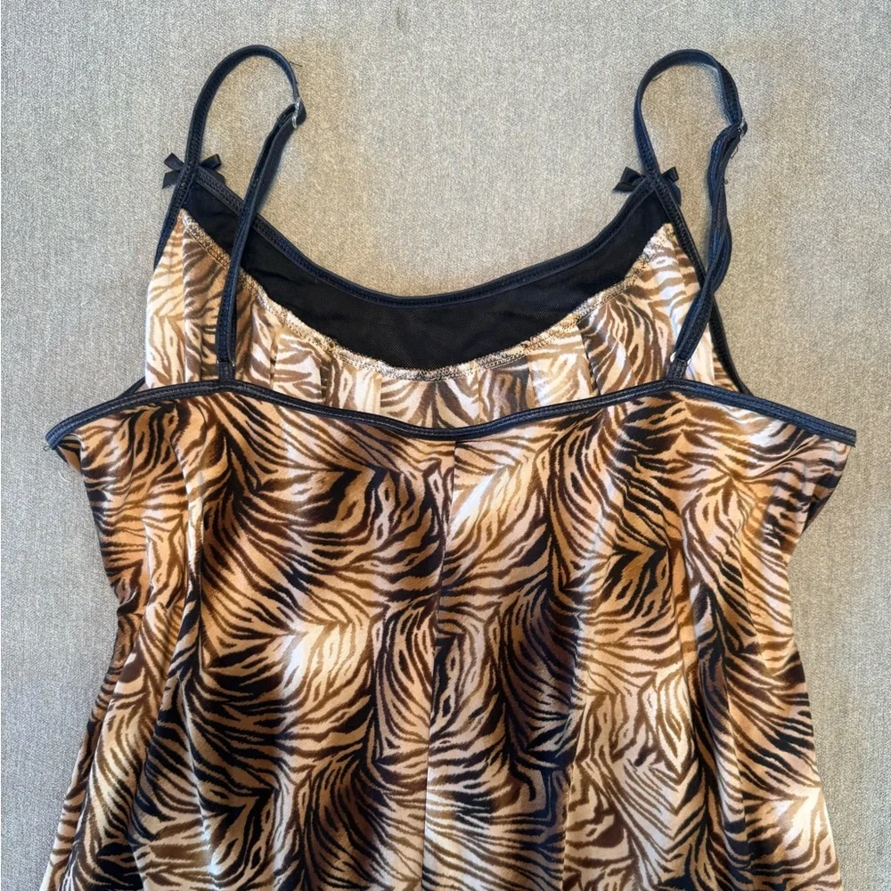 Vintage Studio Donatella Tiger Print Nightie - Picture 6 of 7